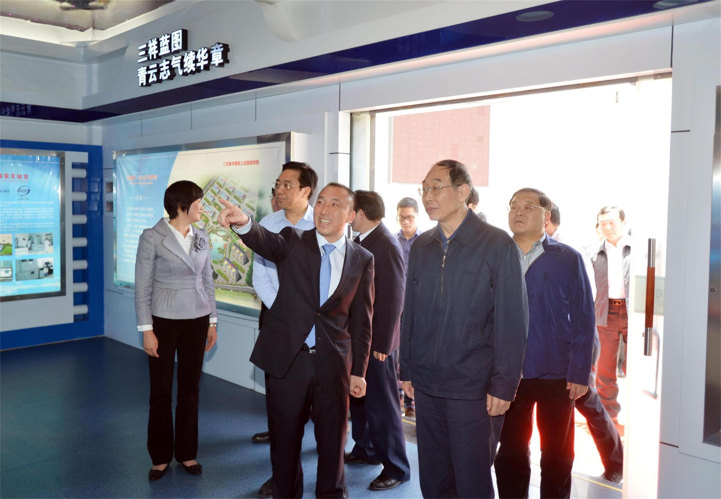 中央书记处书记、中央统战部部长尤权（时任福建省委书记、省人大常委会主任）视察太阳集团tyc539-33cc2b46-a26f-4171-ad81-c550ce31854b.jpg