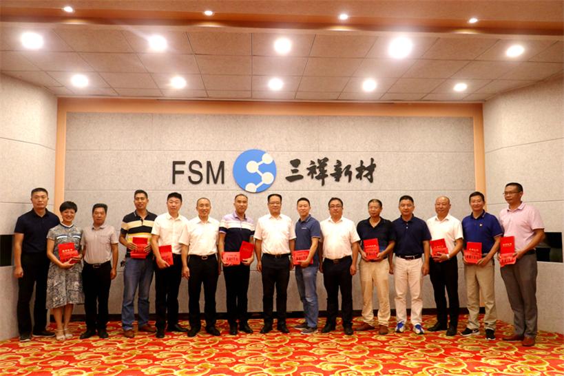 2020年9月7日在太阳集团tyc539科技园为优秀中小学校长发放奖励金及证书-594fd898-0cc3-4941-9930-94bddf7b316d.jpg